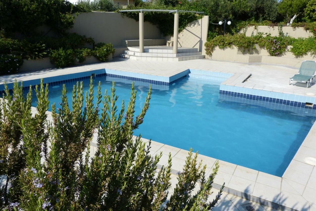 Knossos Palace Secluded Villa Skalanion ภายนอก รูปภาพ